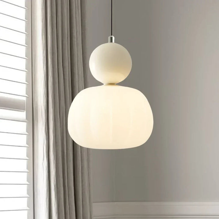 Designowa lampa wisząca, oświetlenie do jadalni, elegancki, nowoczesny styl.