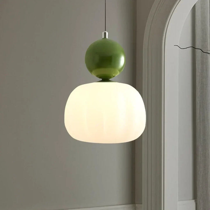Elegancka lampa wisząca, oświetlenie sypialni, minimalistyczny design.