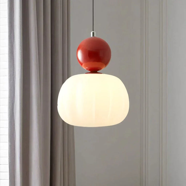 Nowoczesna lampa wisząca, idealna do salonu, elegancki design, metalowa.