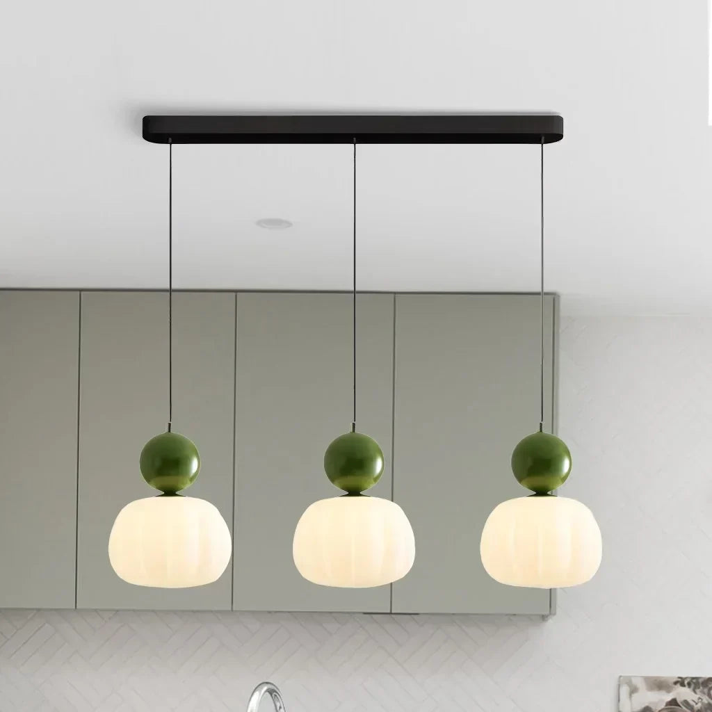 Metalowa lampa sufitowa, nowoczesne oświetlenie, dekoracja do domu.