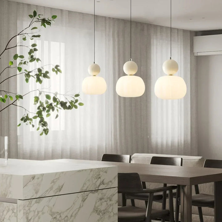 Lampa wisząca do salonu, nowoczesny design, eleganckie oświetlenie.