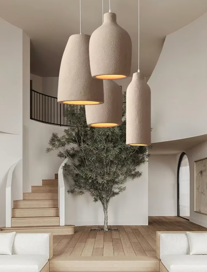 Lampa wisząca w stylu Wabi Sabi, surowy organiczny design. Biała, minimalistyczna lampa LED do salonu.