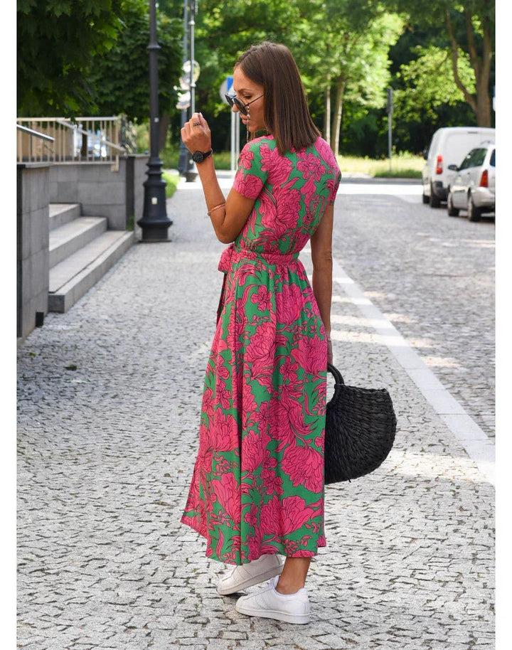 Letnia damska sukienka maxi w kwiaty z dekoltem V, zwiewna i stylowa. Idealna na wakacje.