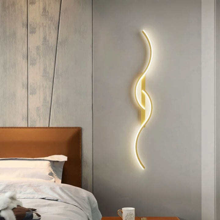 Stylowy kinkiet LED, oświetlenie ścienne do salonu, nowoczesny design. Ciepłe światło do wnętrz.