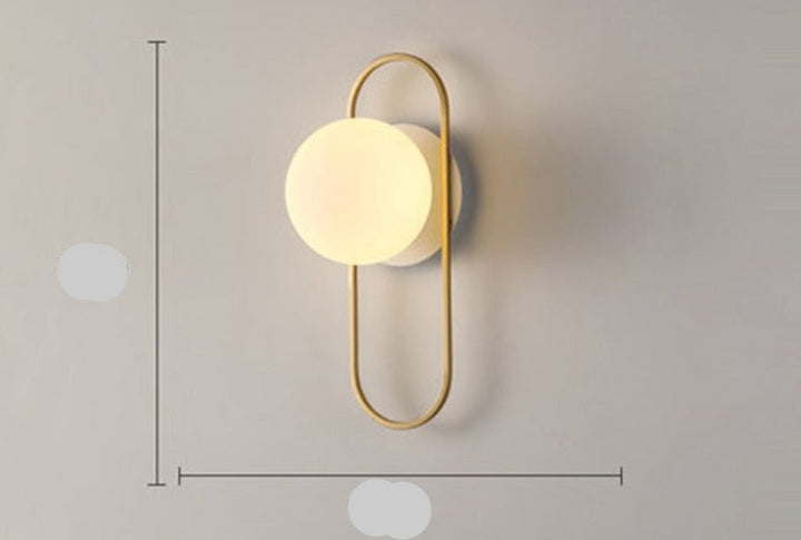 Złota lampa LED do salonu, elegancka, skandynawska, ścienna, dekoracyjna, nowoczesna.