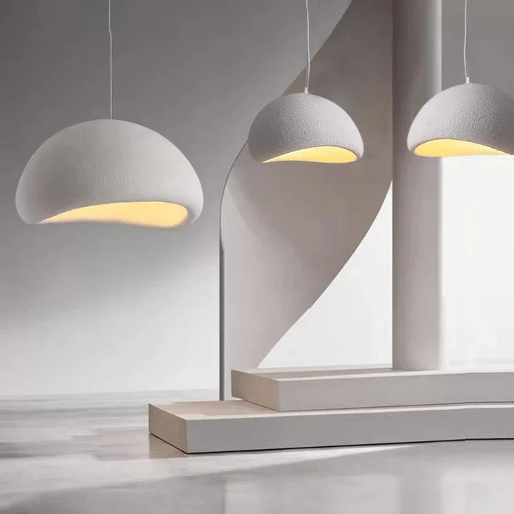 Nowoczesna lampa sufitowa Japandi z żywicy. Eleganckie oświetlenie wiszące do jadalni i domowego wnętrza.