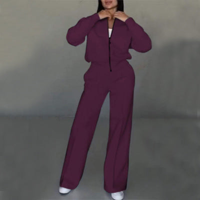 Damski komplet Evie: bluza i spodnie regular fit z prostymi nogawkami. Modny zestaw na co dzień i na każdą porę.
