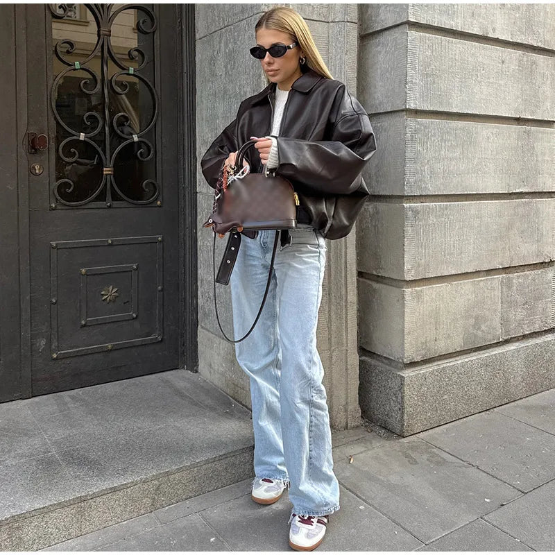 Damska kurtka oversize z kołnierzem i zamkiem, długi rękaw. Wygodna, casualowa, modny streetwear dla kobiet.