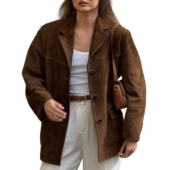 Elegancka brązowa kurtka damska oversize z klapami. Modna odzież jesienna, idealna na chłodniejsze dni.