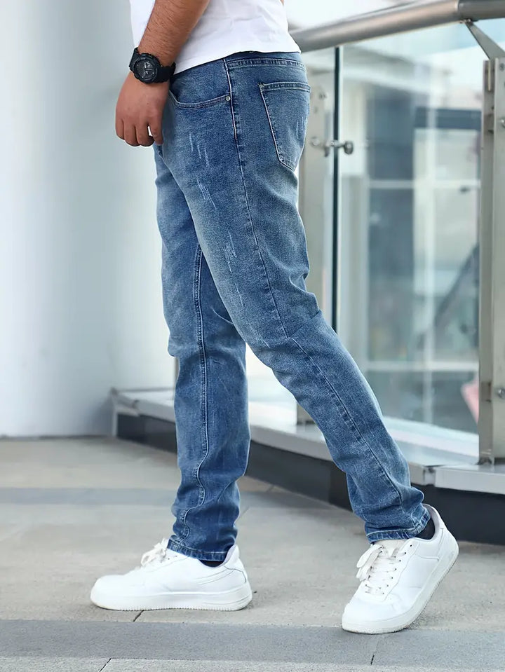 Stylowe niebieskie jeansy slim fit Irvin dla mężczyzn. Modne spodnie męskie, idealne do codziennych outfitów.