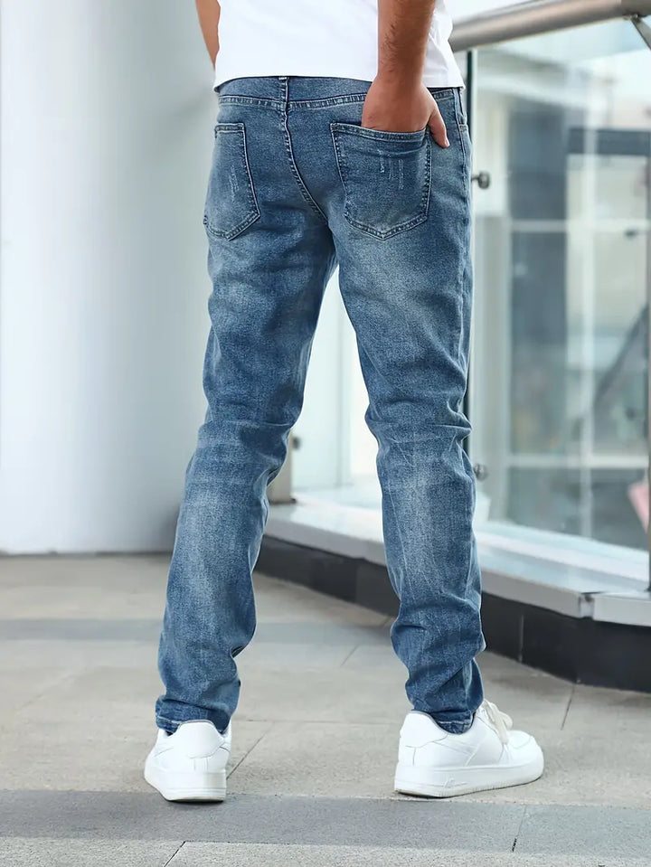 Czarne jeansy slim fit Irvin. Komfortowe męskie spodnie do noszenia na co dzień, pasujące do wielu stylizacji.