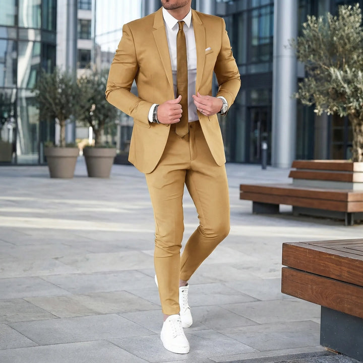 Męski garnitur slim fit Noel, idealny na formalne okazje i wesele. Elegancki styl biznesowy.