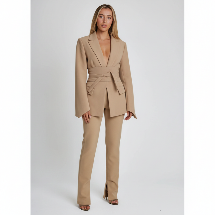 Modna marynarka damska slim fit Marina. Żakiet elegancki na wiosnę i jesień, doskonały do wielu stylizacji.