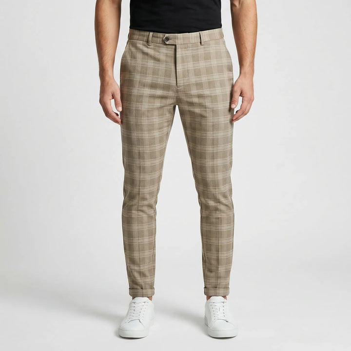 Wysokiej jakości męskie spodnie w kratę slim fit Cornelius. Dopasowany krój i modny wzór dla stylowego mężczyzny.