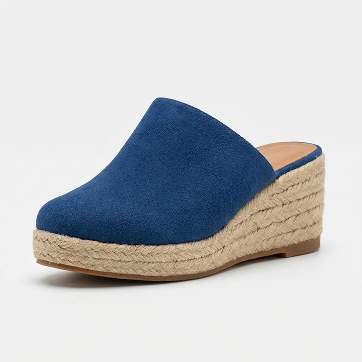 Mule damskie wsuwane na koturnie z okrągłym noskiem. Idealne jako eleganckie sandały na lato.
