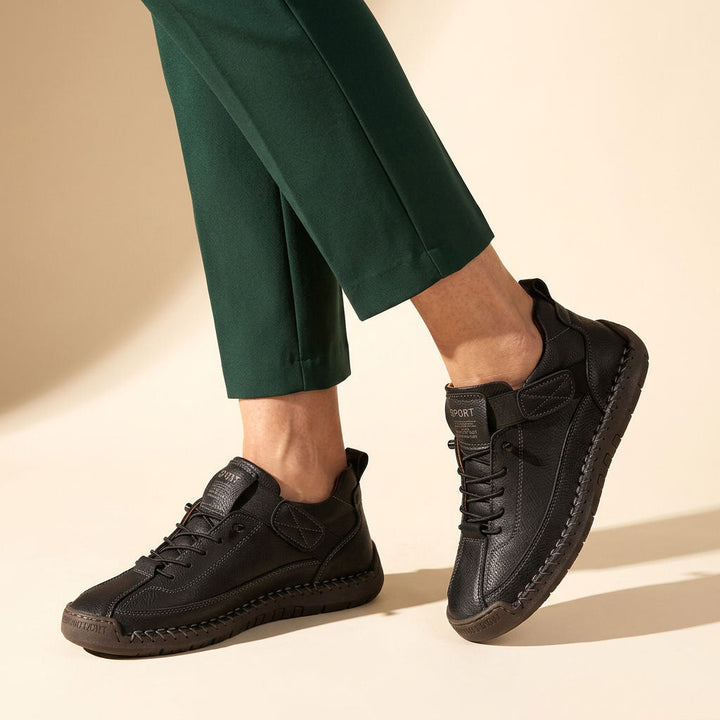 Miękkie wnętrze damskich wsuwanych sneakersów. Komfortowa wkładka dla wygody przez cały dzień.