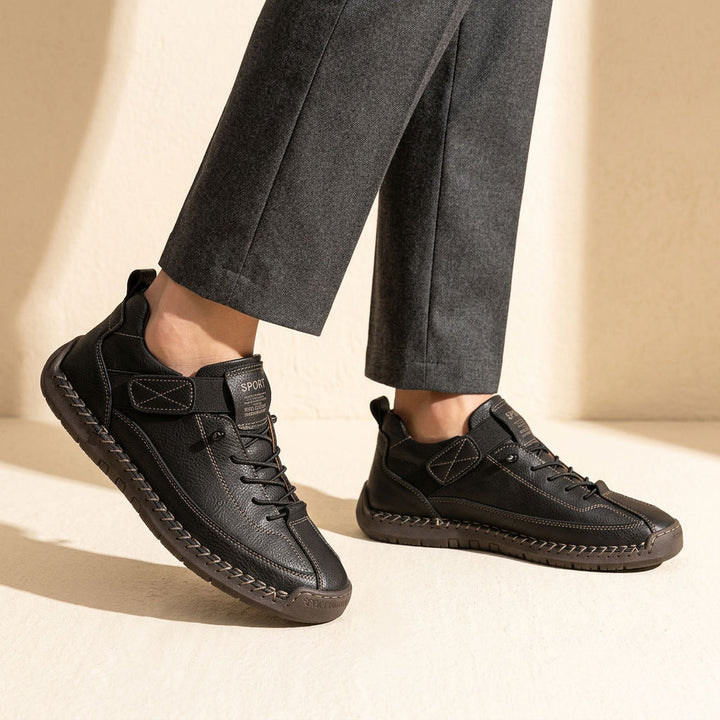 Para damskich wsuwanych sneakersów. Klasyczny design i lekka konstrukcja, idealne na co dzień.