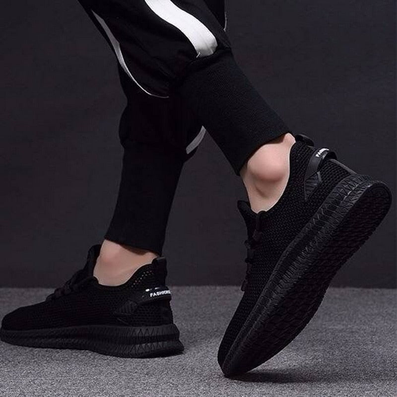 Męskie sneakersy siatkowe dla komfortu stóp. Oddychające, lekkie buty sportowe, idealne na lato i spacery.