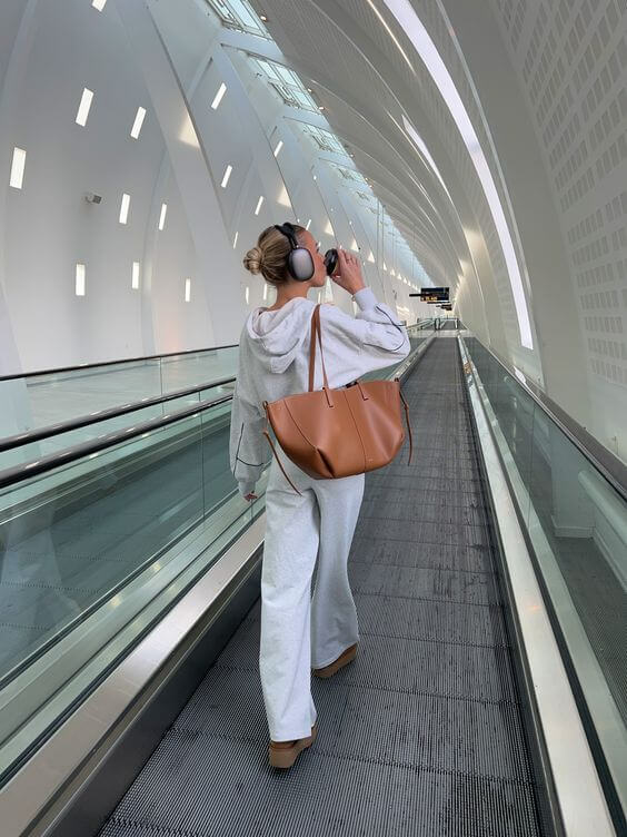Beżowa (taupe) elegancka torba damska tote z ekoskóry. Pojemna i stylowa shopper bag.