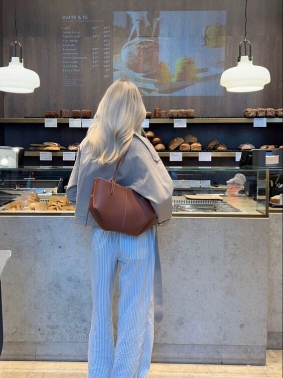 Uniwersalna damska torba shopper tote z ekoskóry. Modna i wygodna na ramię.