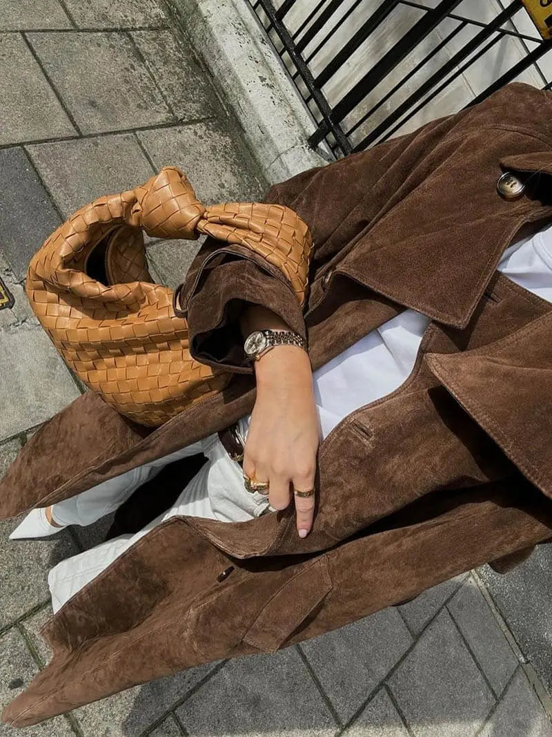 Wszechstronny trencz damski, elegancki płaszcz wiosenny i jesienny, dodatek do stylizacji.