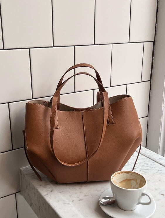 Wysokiej jakości damska torba tote z ekologicznej skóry. Elegancki shopper na ramię.