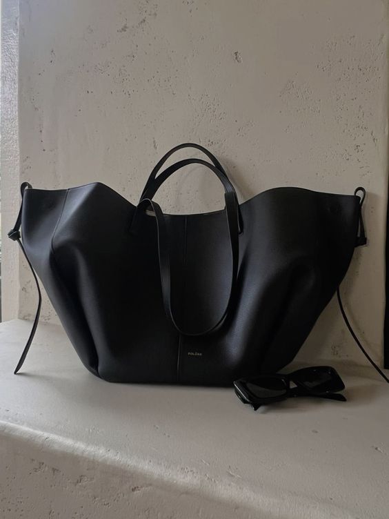 Duża damska torba shopper tote z ekologicznej skóry. Elegancka i pojemna na ramię.