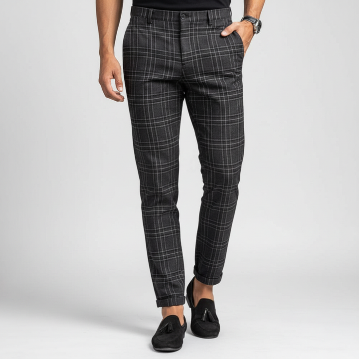 Modne męskie spodnie chino slim fit w paski. Casualowe i eleganckie spodnie idealne na jesień i zimę.