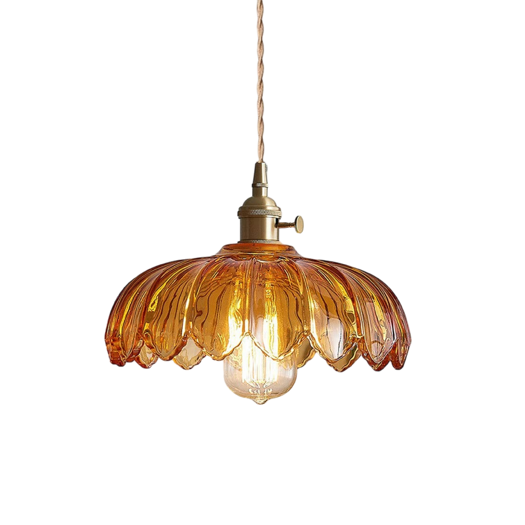 Designerska lampa wisząca LED z kwiatami. Szklane klosze pięknie rozpraszają światło w jadalni.