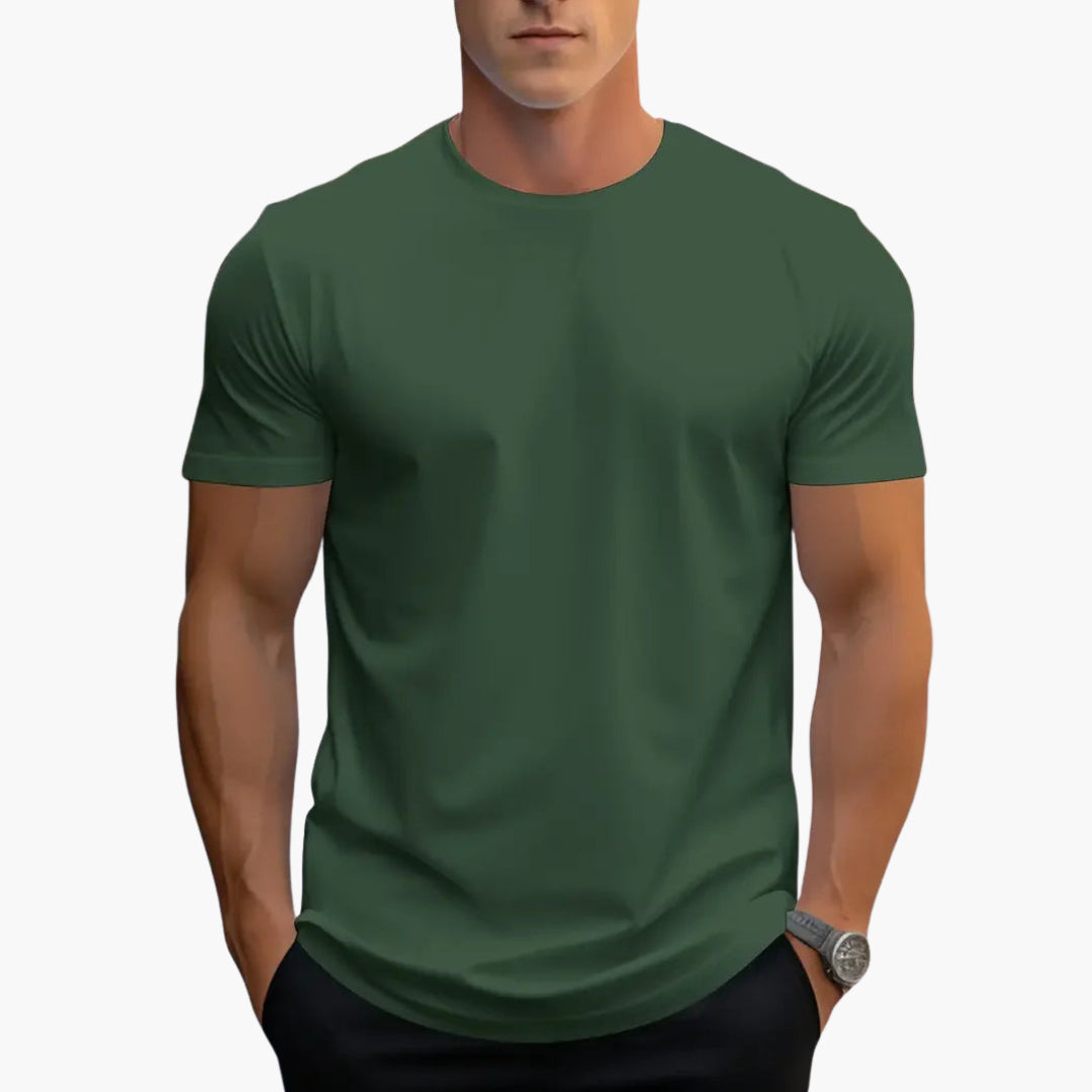 Męski T-shirt slim fit: klasyka z nowoczesnym akcentem. Krój podkreślający figurę, streetwear, lato.