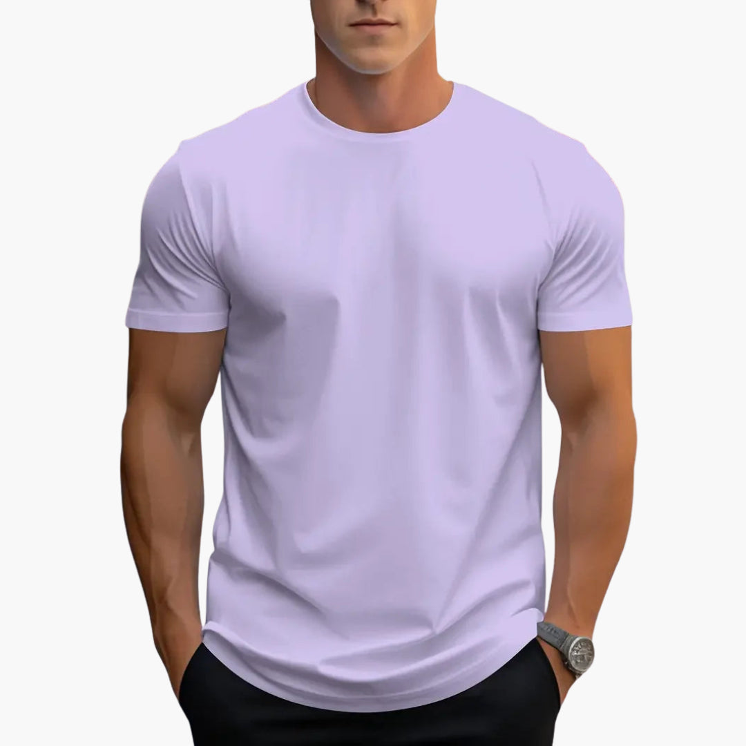 Zbliżenie na materiał męskiego T-shirtu slim fit. Uniwersalny design z okrągłym dekoltem do mody męskiej.