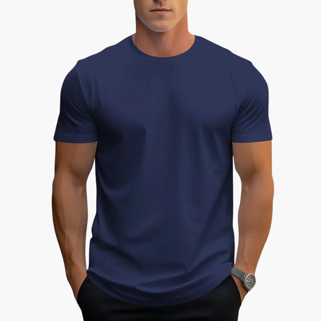 Dopasowany męski T-shirt slim fit. Klasyczny krój podkreślający sylwetkę, nowoczesny styl streetwear.