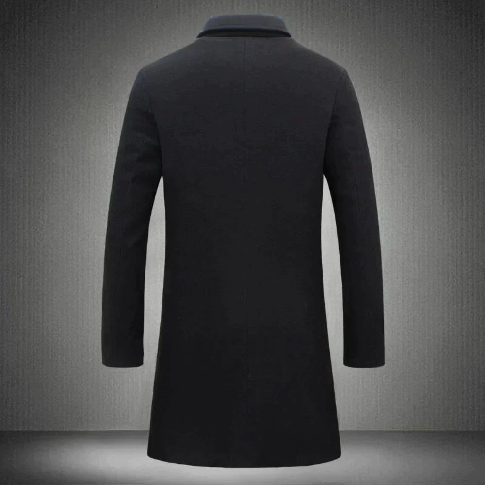 Męski płaszcz z kołnierzem, klasyczny krój. Stylowy i uniwersalny element mody męskiej, płaszcz elegancki.