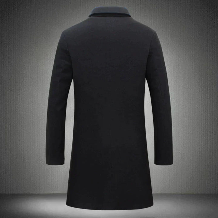 Męski płaszcz z kołnierzem, klasyczny krój. Stylowy i uniwersalny element mody męskiej, płaszcz elegancki.