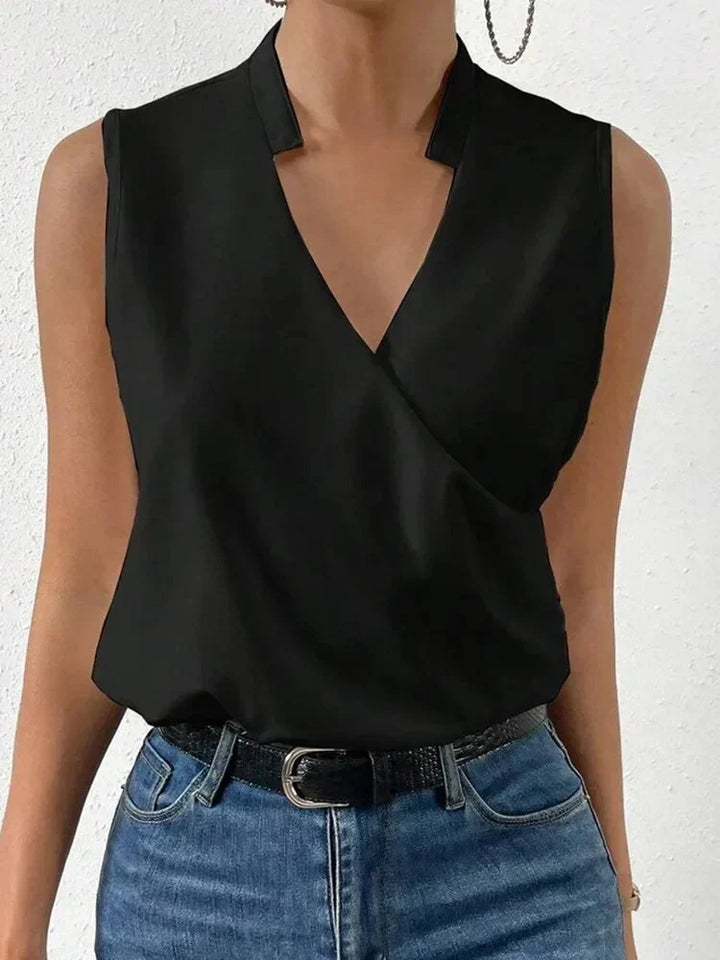 Stylowy top damski z dekoltem V, bez rękawów. Elegancka bluzka na wiosnę i lato. Moda casual i wizytowa.