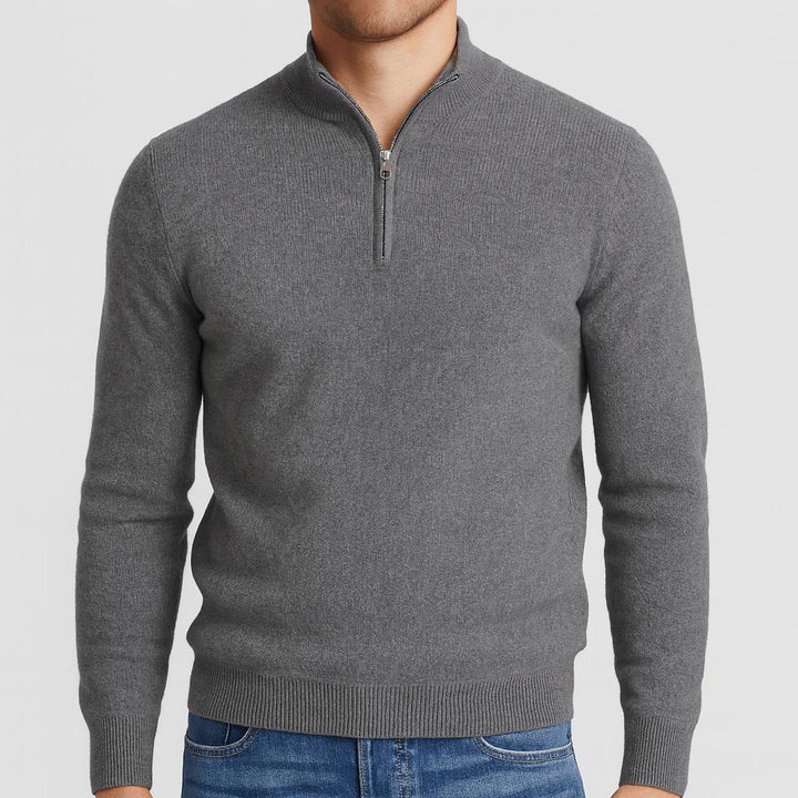 Mężczyzna w klasycznym swetrze merino V-neck. Idealny na jesienne wieczory i chłodne dni.