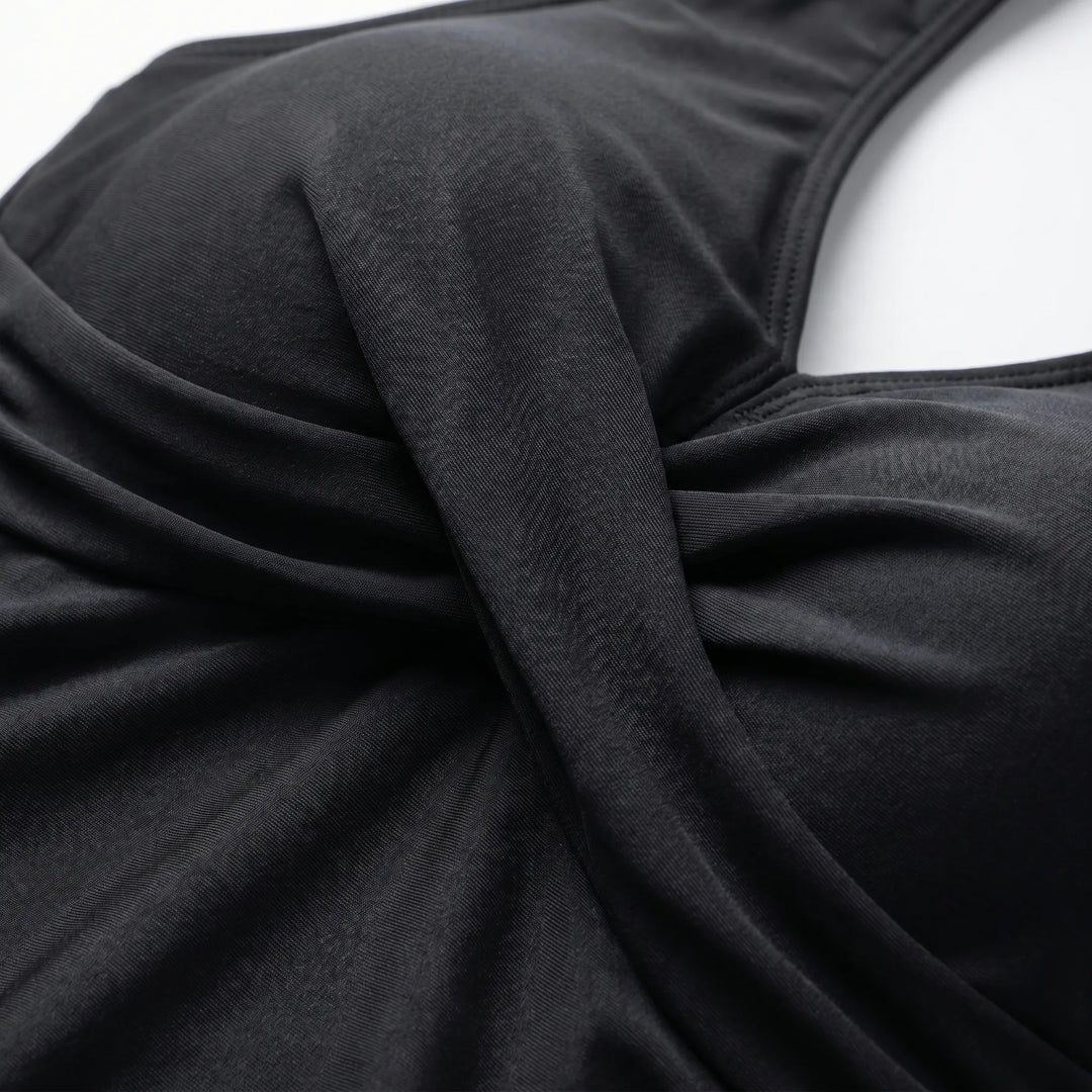 Eleganckie damskie tankini dwuczęściowe z topem typu halter. Modny kostium kąpielowy na lato.
