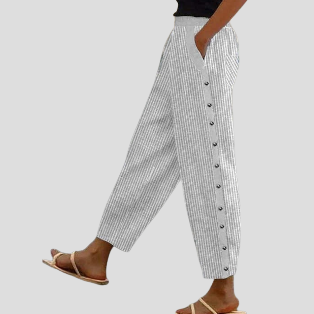 Komfortowe damskie spodnie w paski z szerokimi nogawkami. Eleganckie i casualowe, idealne do wielu stylizacji.