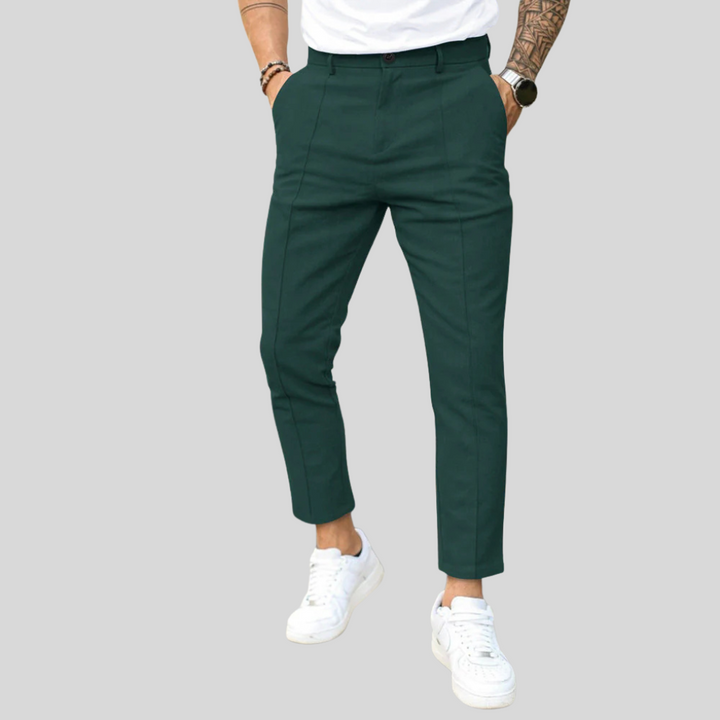 Uniwersalne spodnie męskie z prostą nogawką do casualowych outfitów. Pasują do wielu stylów męskiej mody.