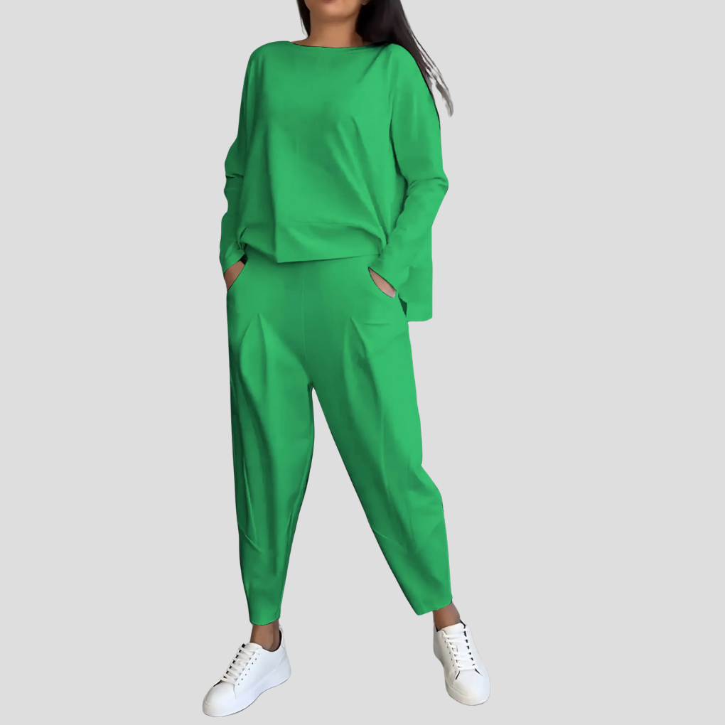 Beżowy damski komplet dwuczęściowy. Elegancka bluza i spódnica, idealny na wiele okazji. Komfortowa moda.