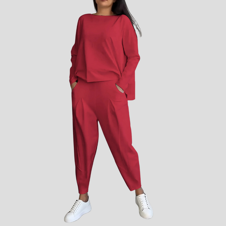 Modne spodnie z damskiego kompletu dwuczęściowego. Komfortowy fason, wszechstronny styl casual/elegant. Odzież.
