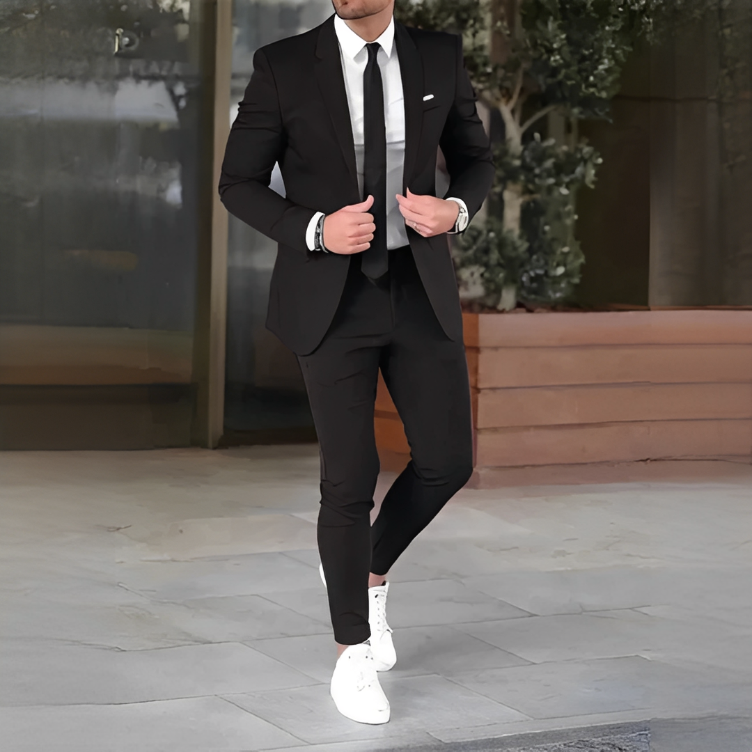 Szykowny garnitur męski slim fit. Wygodny i elegancki na każdą uroczystość. Idealny na biznesowe spotkania.