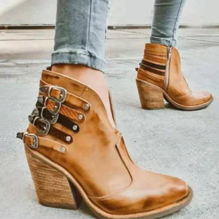 Brązowe damskie botki kowbojki na słupku. Eleganckie i wygodne obuwie wiosenne, idealne do casualowych stylizacji.