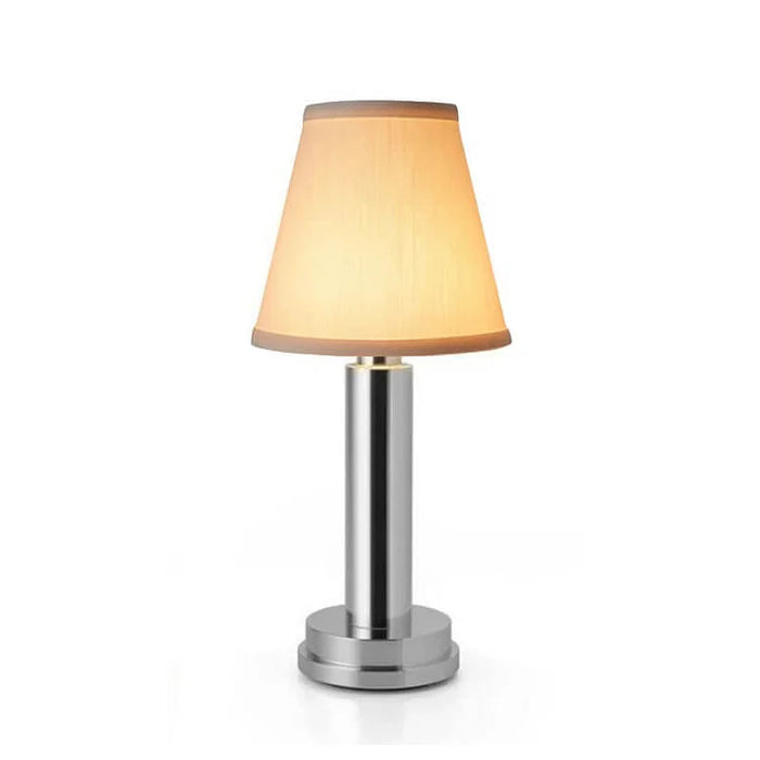 Lampa stołowa bezprzewodowa, widok z boku, ukazujący smukłą sylwetkę i design.