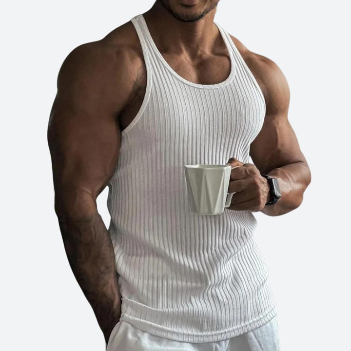 Męski letni podkoszulek sportowy, oddychający. Idealny na upały, zapewnia komfort i stylowy casual look.