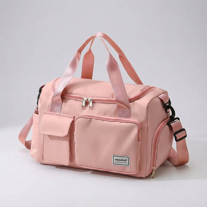 Torba na siłownię Travellea. Wodoodporny nylon, przestronna i unisex. Doskonała na weekend, wyjazdy sportowe.