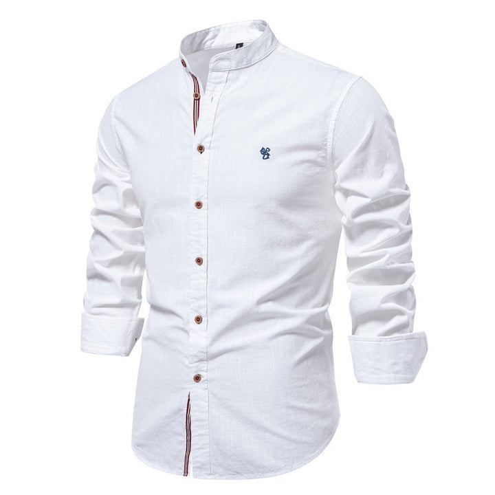 Elegancka męska koszula smart casual z modną stójką i krótkim rękawem. Stylowa odzież codzienna.