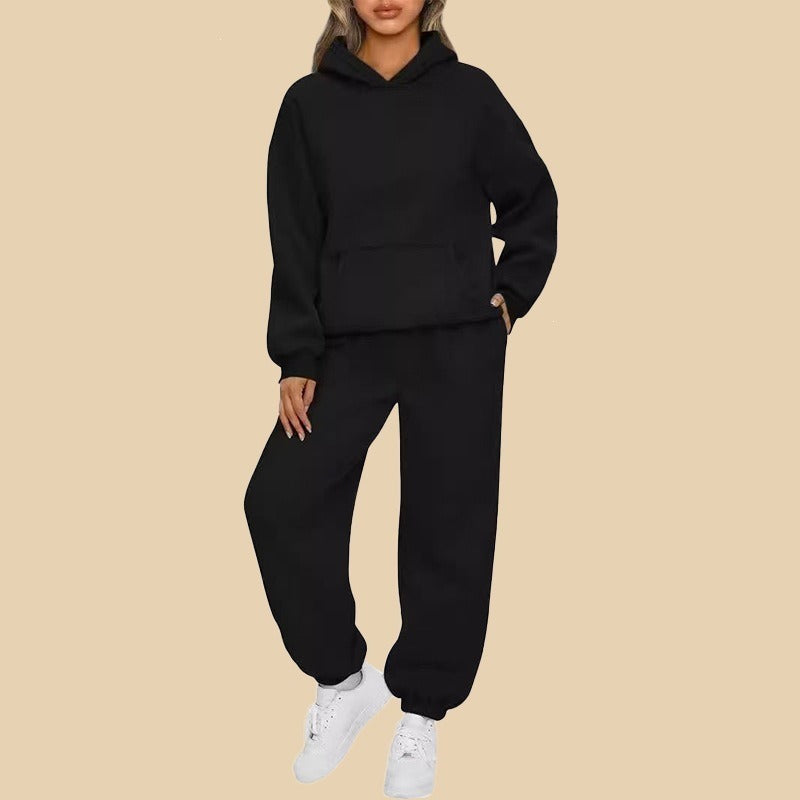 Damski sportowy zestaw miejski: wygodna bluza oversize i spodnie dresowe. Idealny na co dzień.