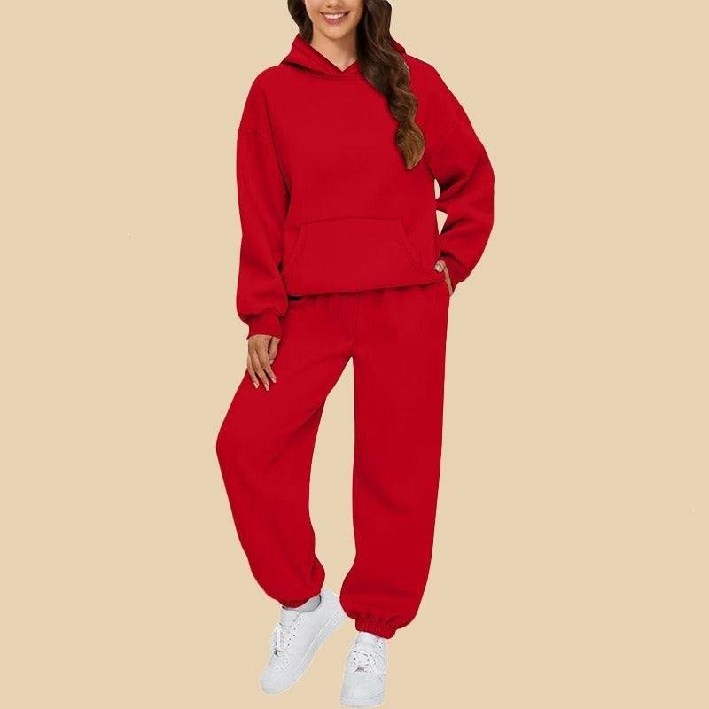 Wygodny komplet damski: bluza oversize i spodnie dresowe. Idealny na co dzień, moda miejska.