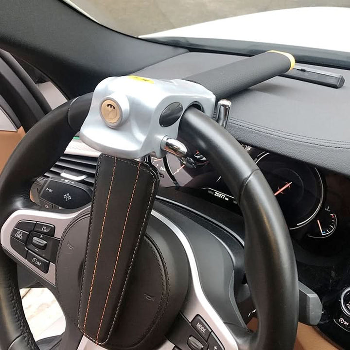 Skuteczna blokada kierownicy antykradzieżowa do samochodu, zwiększająca bezpieczeństwo pojazdu.